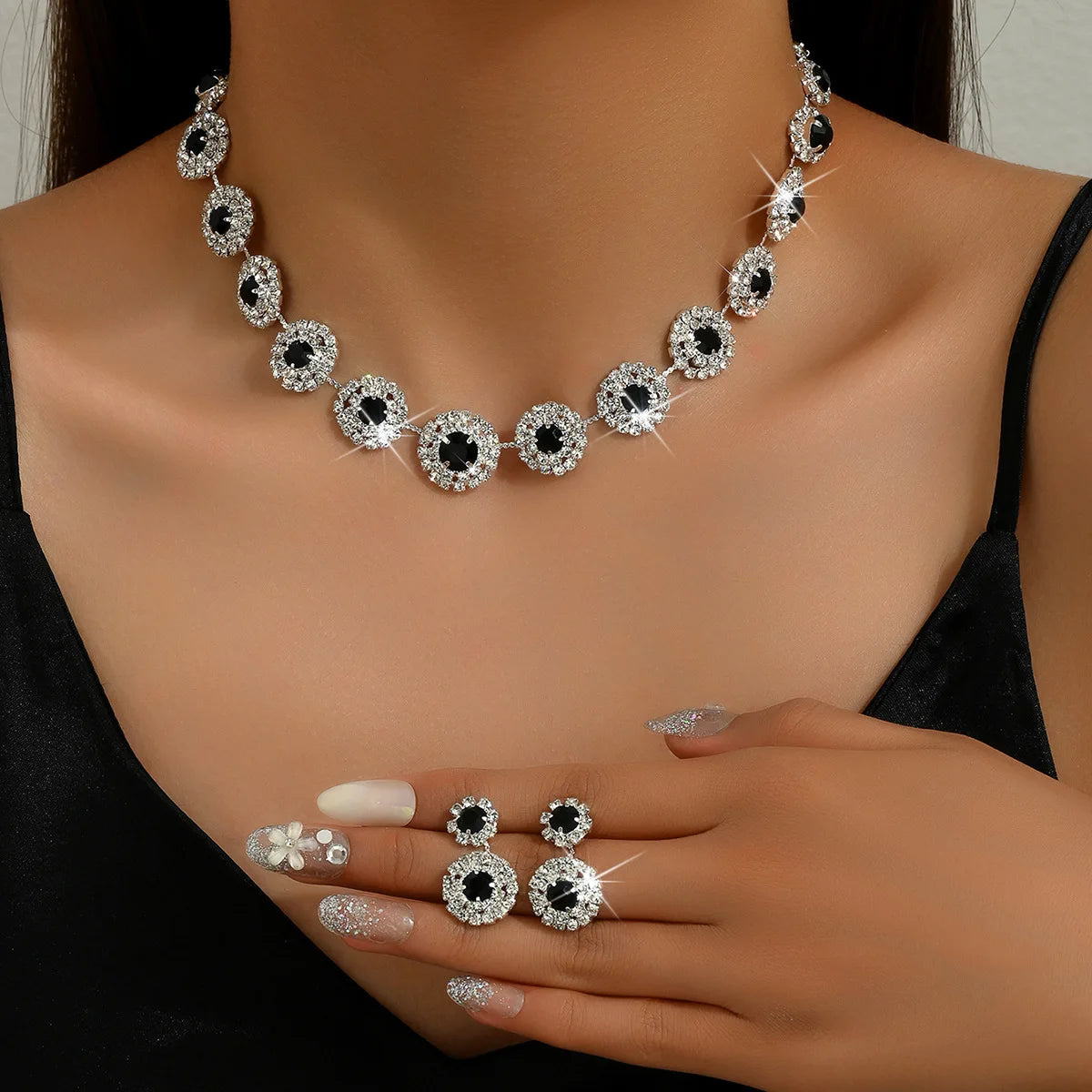 2024 New Sparkling and Elegant Women's Necklace and Earnail Set Banquet Accessories Bridal Jewelry Set