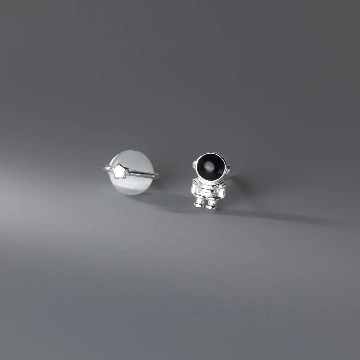 925 Sterling Silver Asymmetrical Astronaut Planet Shape Small Stud Earrings Wholesale Fashion Jewelry for Women Girls