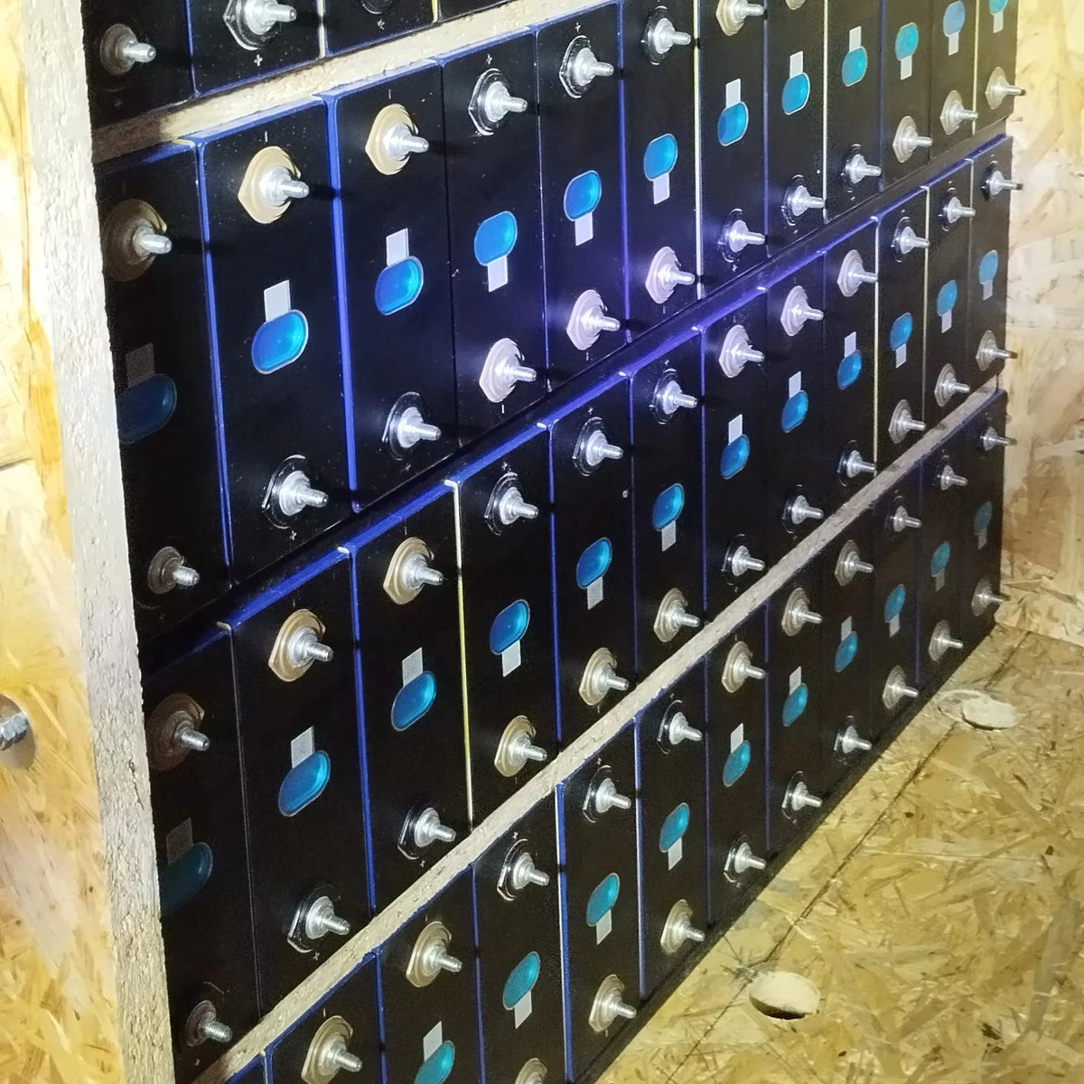EU Stock 3.2V Prismatic Lithium Ion Lifepo4 Battery Cell 8000 Cycles 314Ah with 300Ah-330Ah Variants Solar Energy Storage MegaBDM