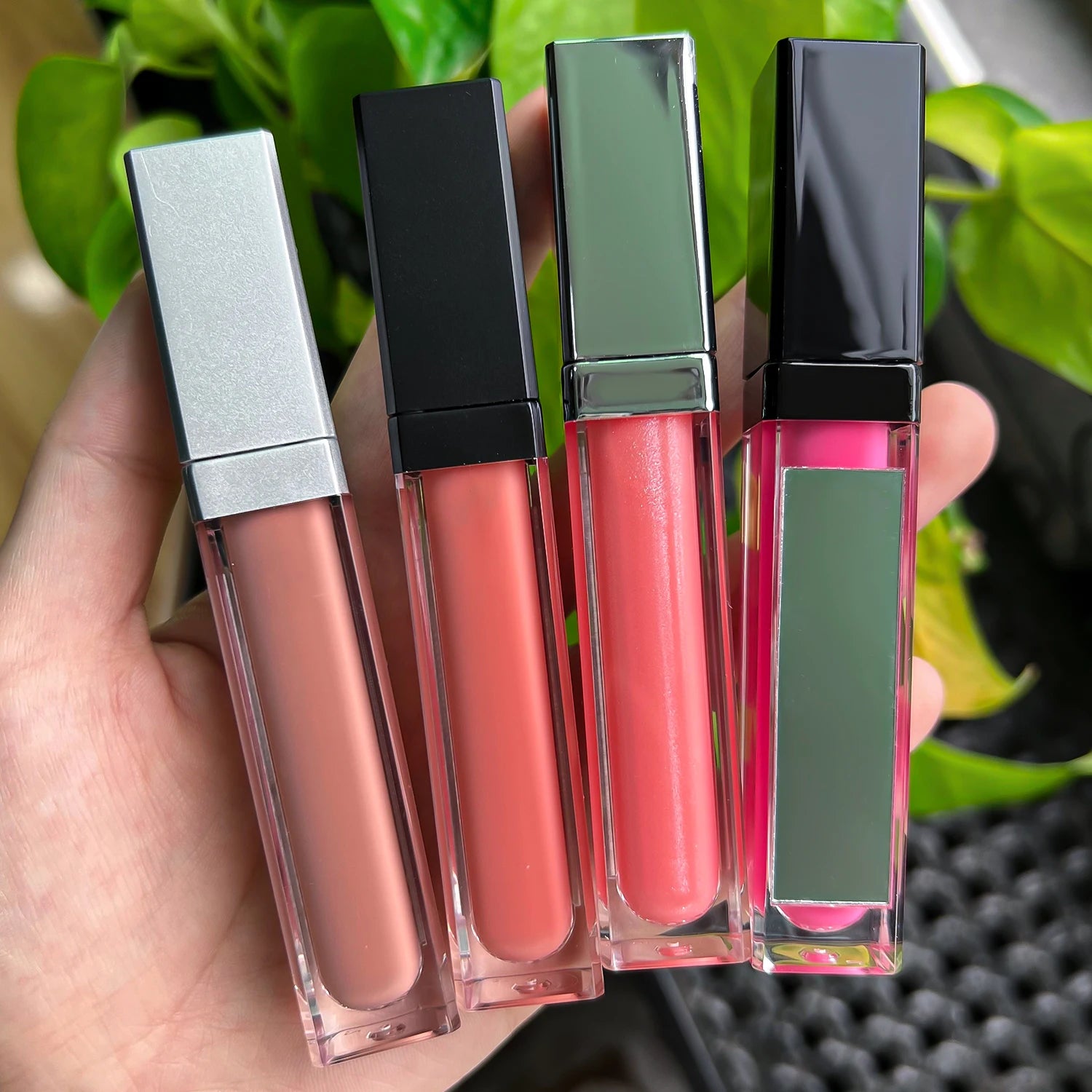 Customizable LED Lip Gloss Containers with Mirror Finish and LED Light for Cosmetic Lipstick Packaging Lipgloss Supplier