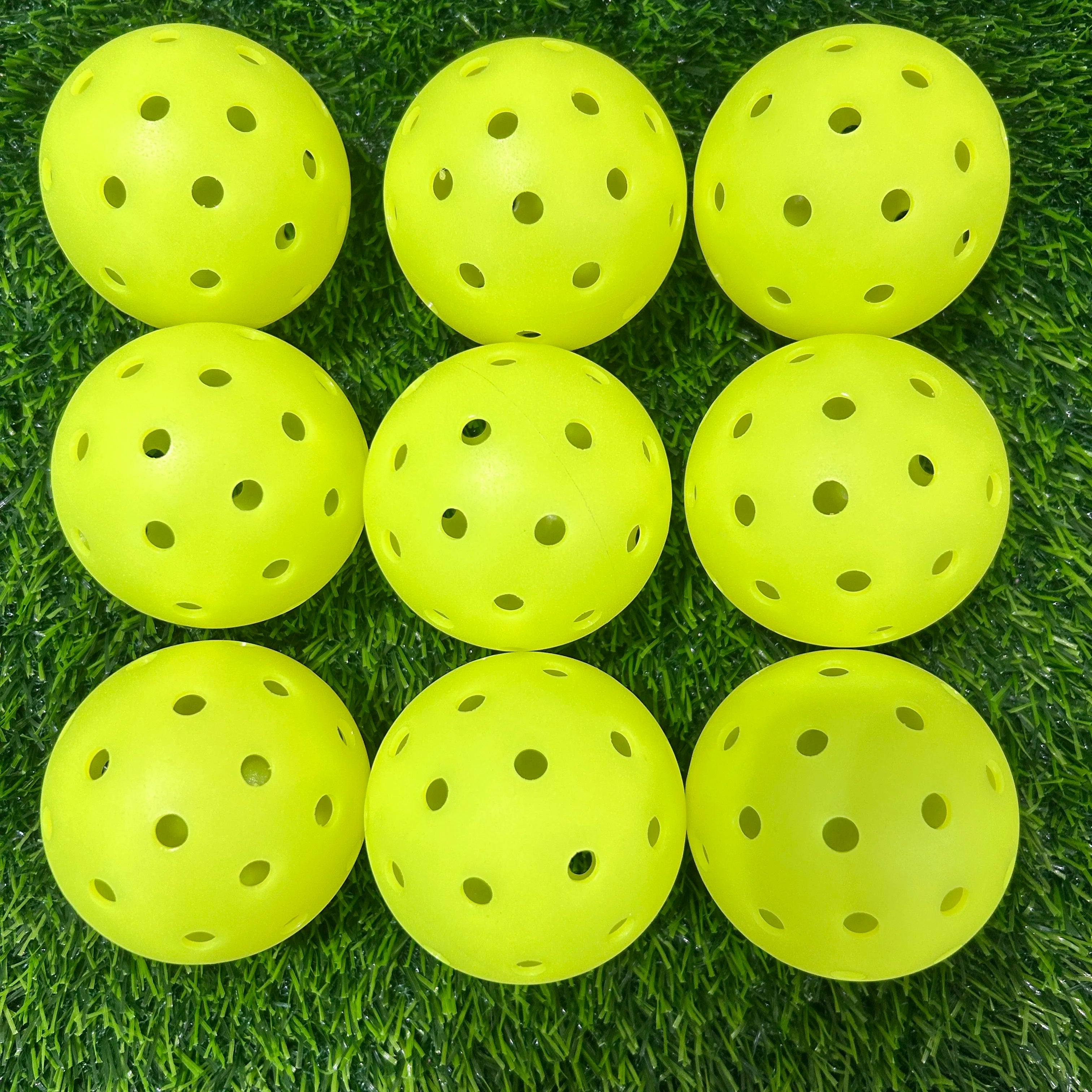 Factory Price 40 Holes 74 mm Outdoor Highly Durable and Bounce Rubber Pickleball  USAPA Approved Rotomolding Pickleball Balls