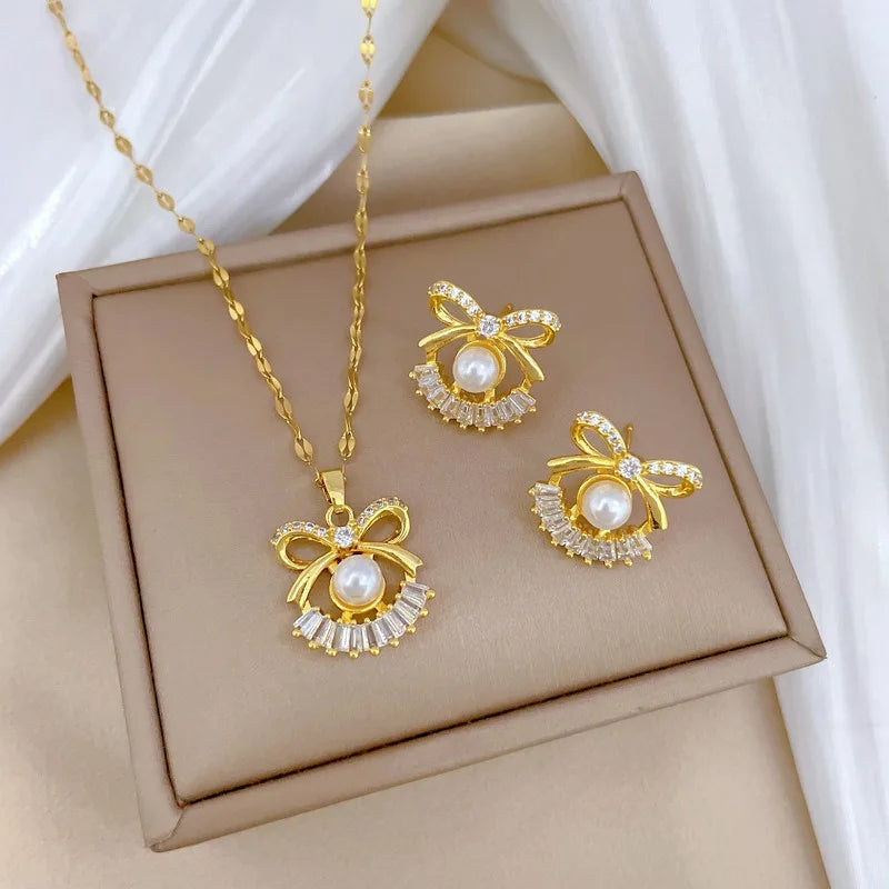 Luxury 18K Gold Plated Diamond Snowflake and Butterfly Pendant Necklace Link Chain for Gift Occasions Fashion Jewelry Set