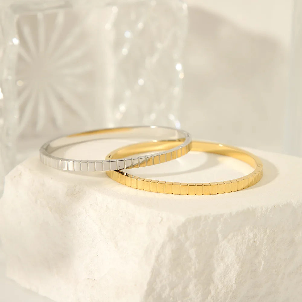 X120 PVD 18K Gold Plated Hypoallergenic Stainless Steel Cuff Bracelet Men Women Gear Shape Tarnish Free Designer Jewelry