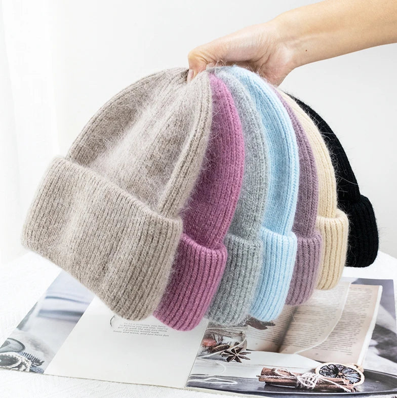 High Quality Winter Thick Warm Plush Beach Beanie Hats Solid Color Knitted Acrylic Soft for Women