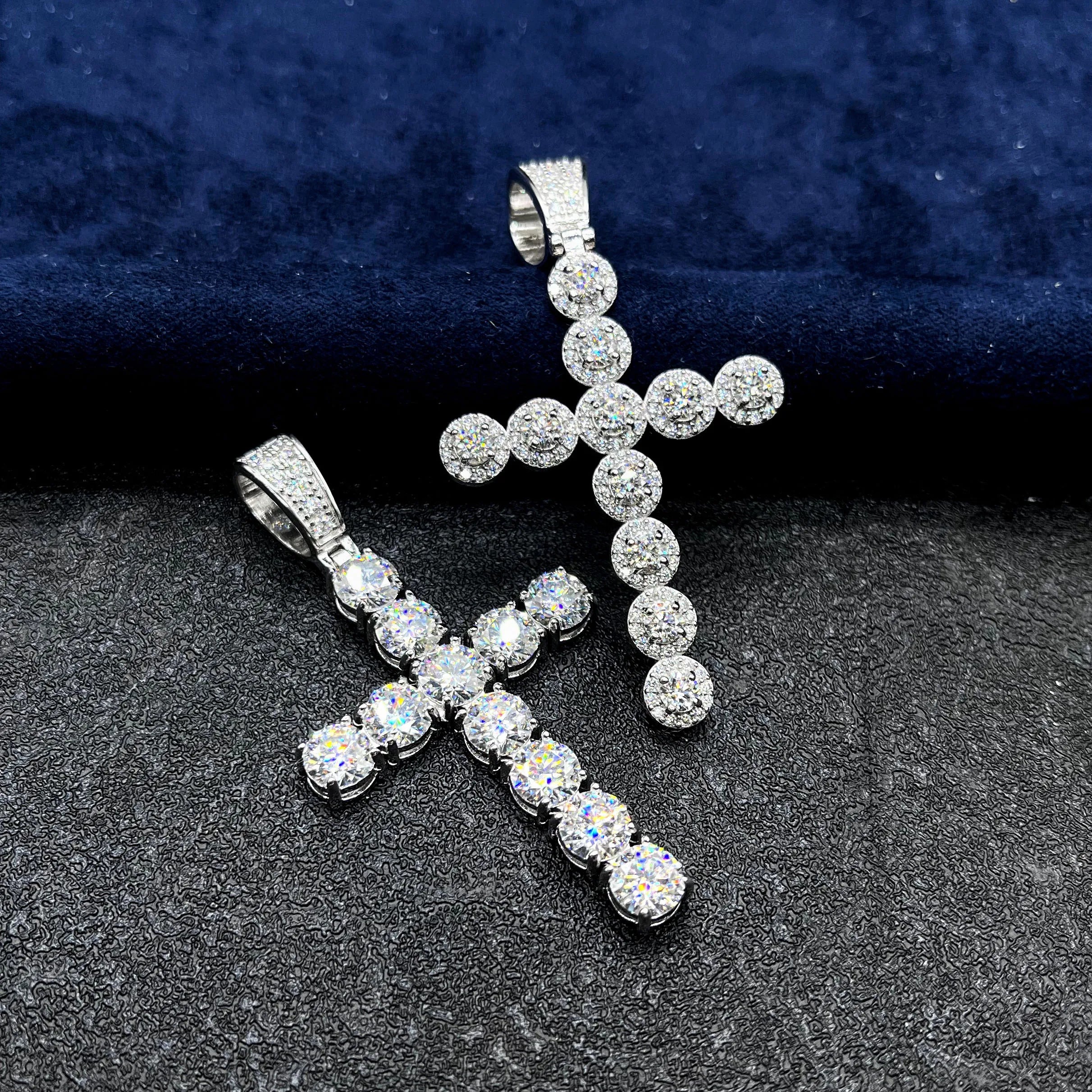Fashion Simple Cross Pendant Necklace Jewelry for Women Gold Plated VVS Moissanite Cross Pendant Necklace