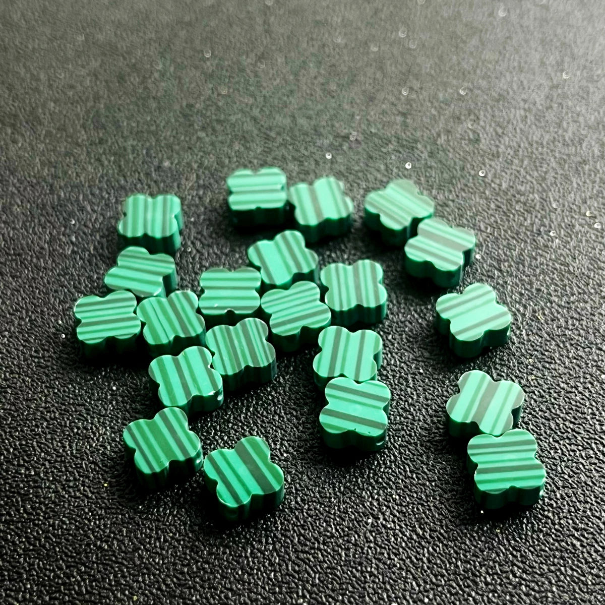 Wholesale Price 5x5mm-20x20mm Synthetic Green Malachite Stone Four Leaf Clover Gemstones for Jewelry Making