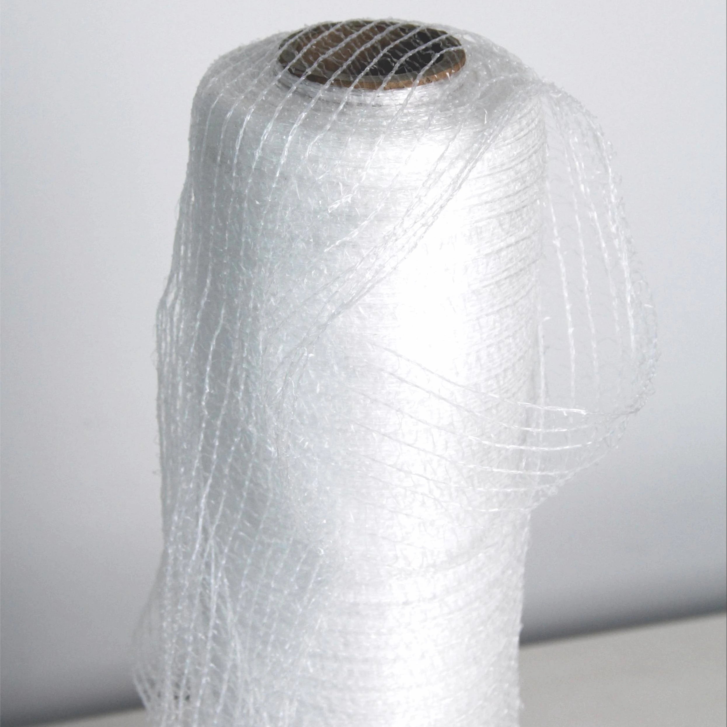 China Trade 23 Micron Perforated Stretch Film Breathable Pallet Wrap Netting Film with Holes Hand Grade Pallet Netting