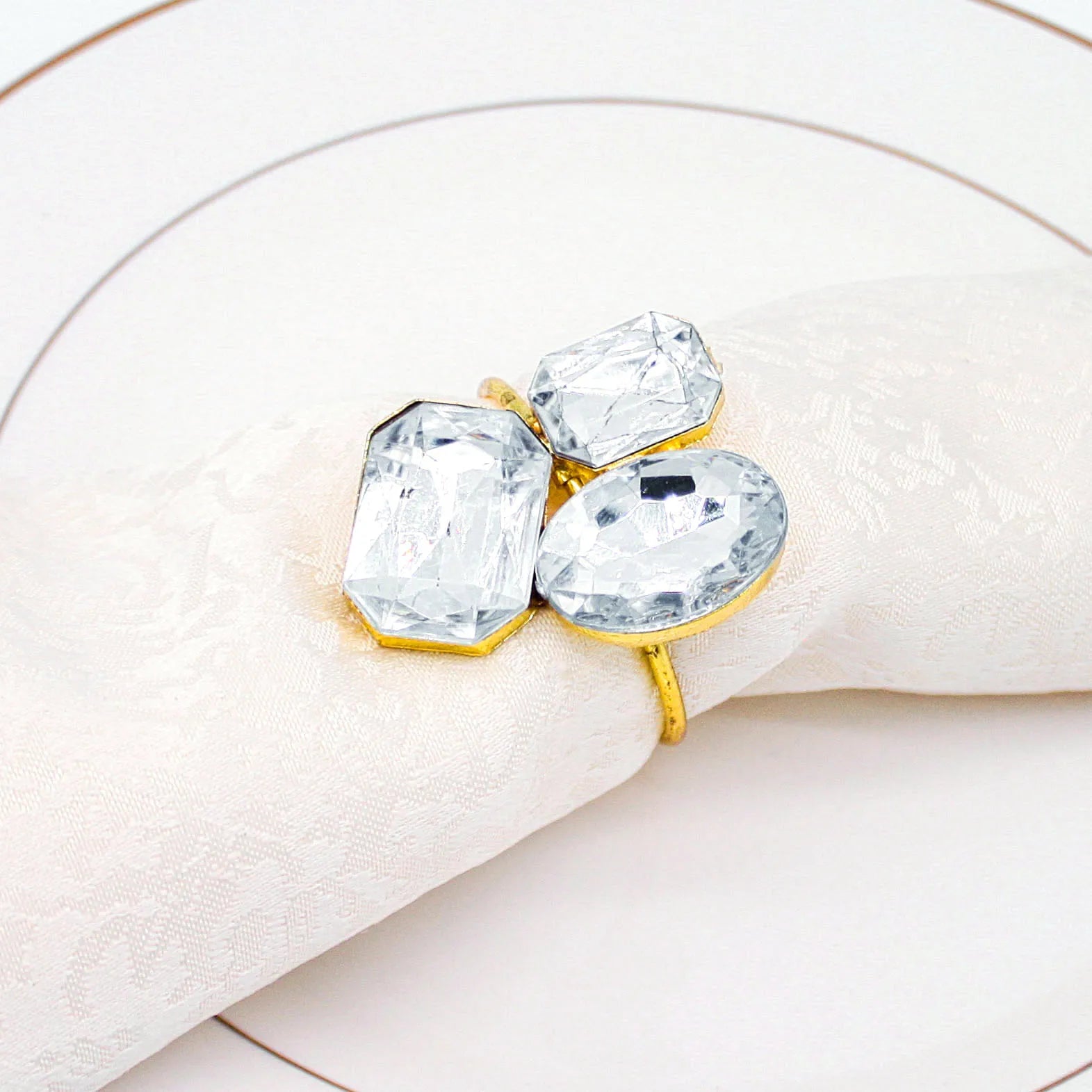 Luxury Simple Gold Napkin Holder Cheap Acrylic Napkin Ring Accessories Wedding Parties Classic Table Stocked Metal