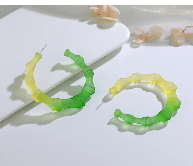 Qiuhan Acrylic Personalized Nameplate Holiday Seaside Earrings Custom Name Hoop Earrings Gift Colorful Gradient Women Cute Resin
