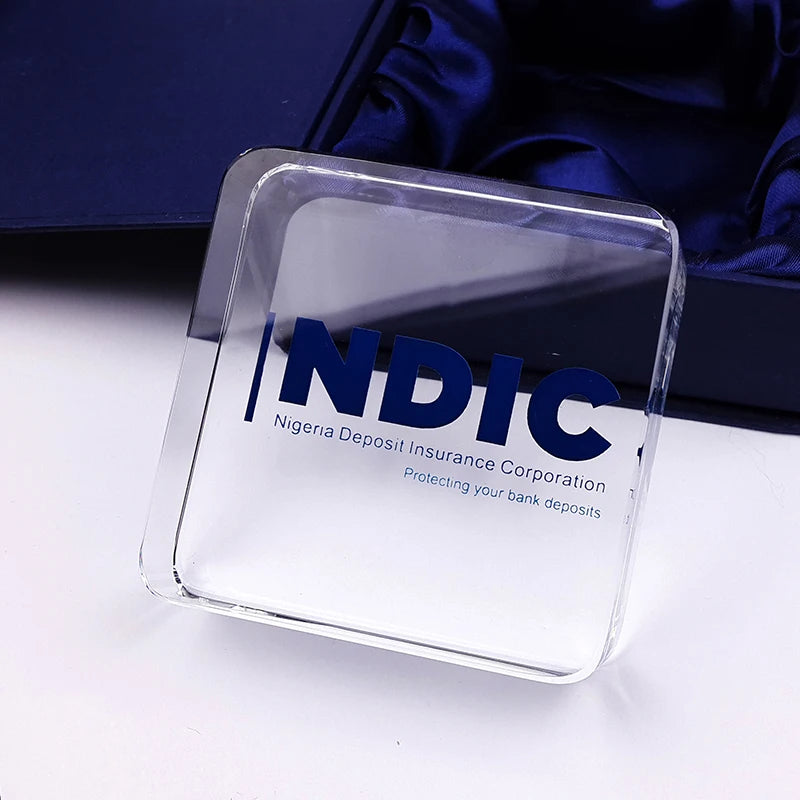Cheap Wholesale Blank Crystal Glass Square Paperweight Personalized Cube Paper Weight for Souvenir Gift