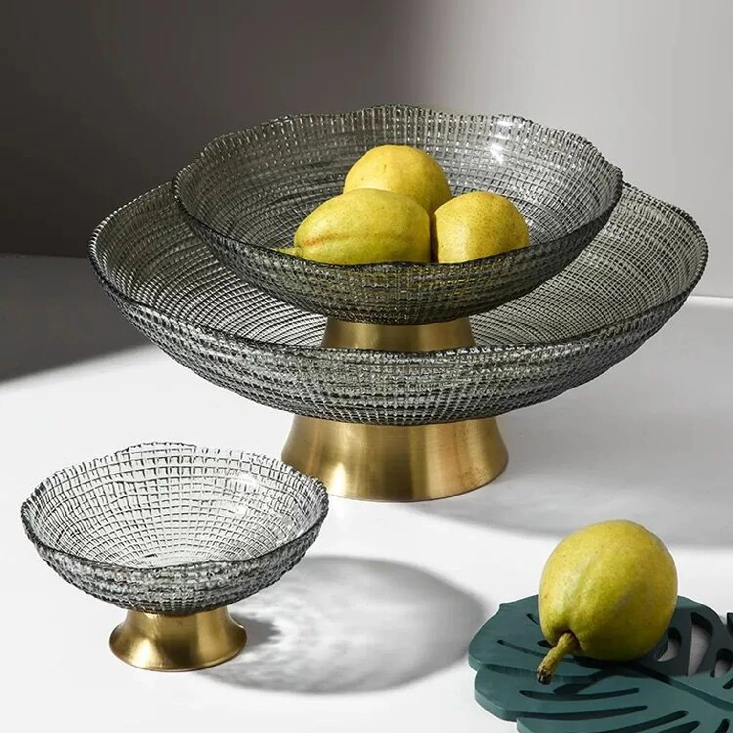 Tabletop Glass Salad Candy Nuts Bowl Gold Edge Irregular Shape Flower Design Metal Thick Base Art Snack Fruit Glass Plate