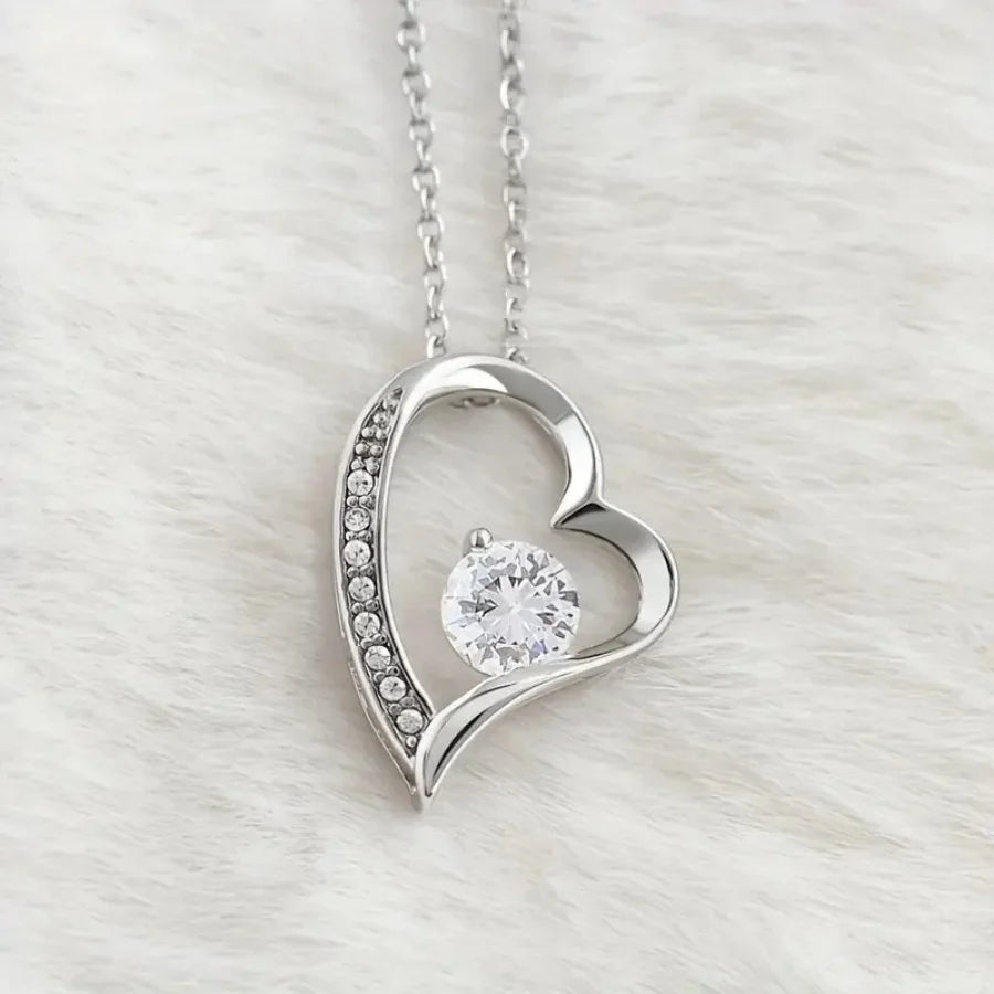 Classic Silver Cutout Love Heart Necklace Diamond Pendant Necklace for Women Valentine's Day Mother's Day Party Jewelry Gift