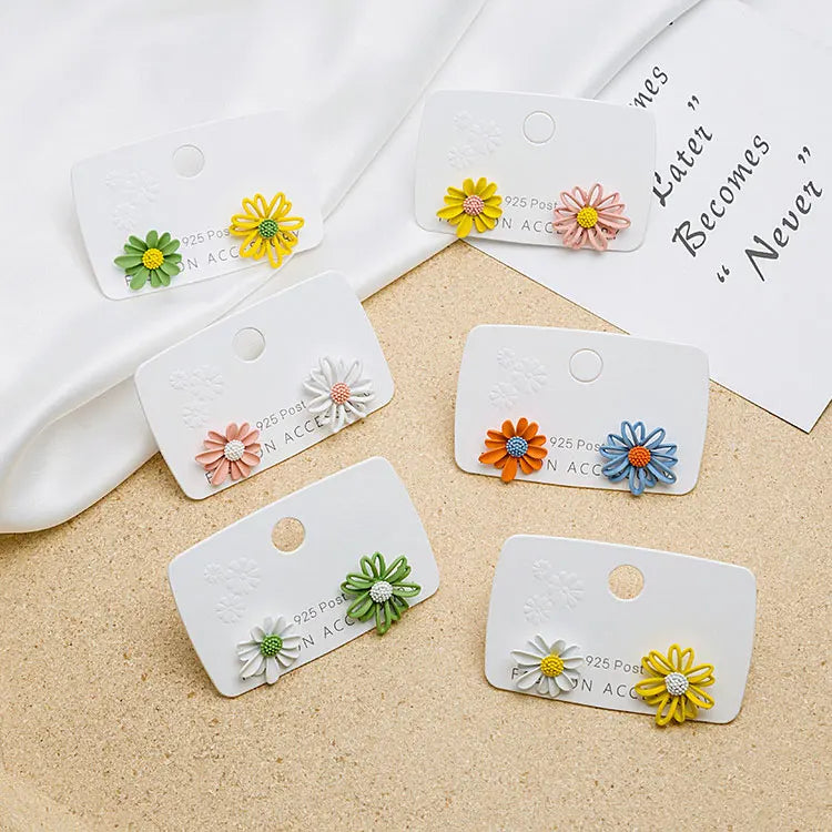 Summer Fresh Colorful Little Flower Stud Earrings Hypoallergenic Sterling Silver Push Post Asymmetrical Daisy Earrings for Girls
