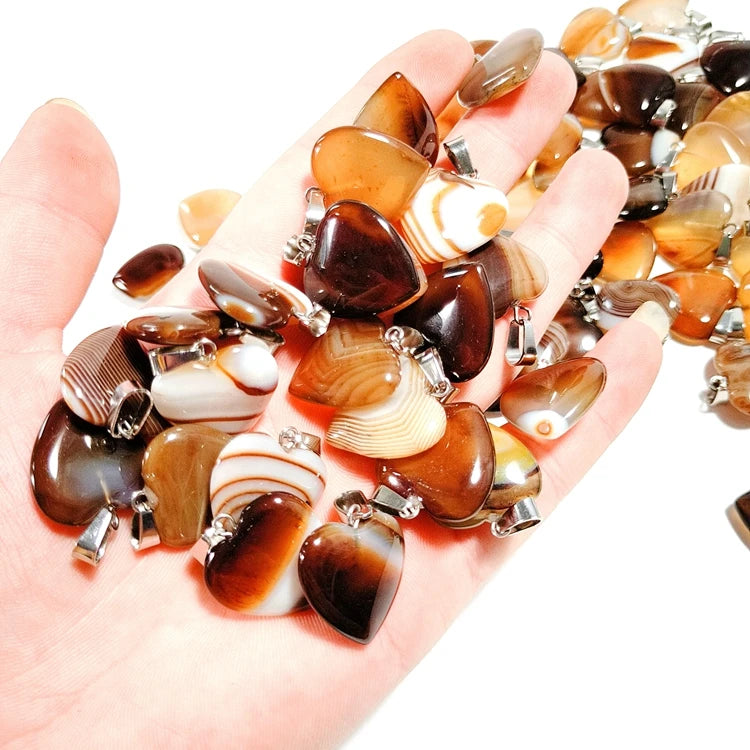 2024 Best Selling Low Price Heart Picture Pendant Gold Agate Necklace Crystal Carving