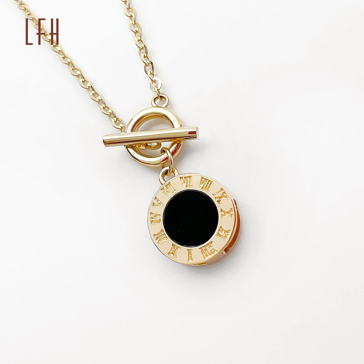 Fashion Black White Double-sided Round Women Jewelry 18K Rose Gold White Shell Pendant 18k Gold Real Roman Numeral Necklace