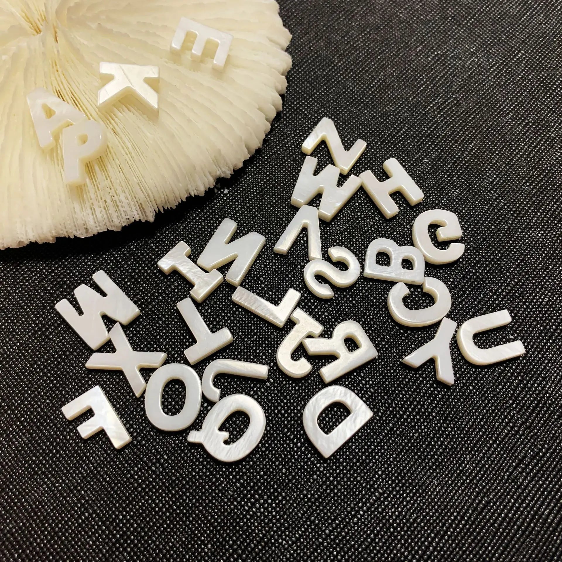 Fresh Water Natural Shell  A-Z Letters Necklace Bracelet Wholesale Charms Pendant for DIY Jewelry Making Letter Pendants