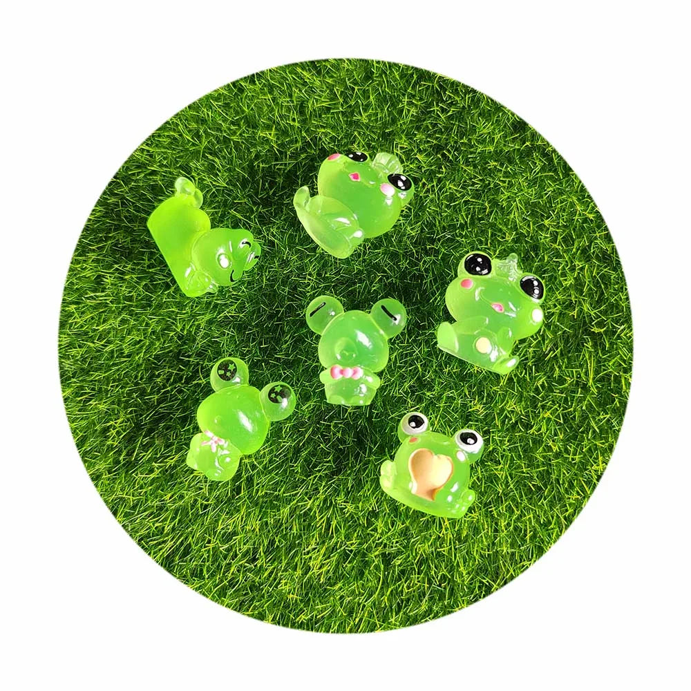 Cartoon Luminous Frog Figurines Resin Miniature 100pcs/lot Animal Glow in Dark Model Bracelet Keychain Jewelry Craft