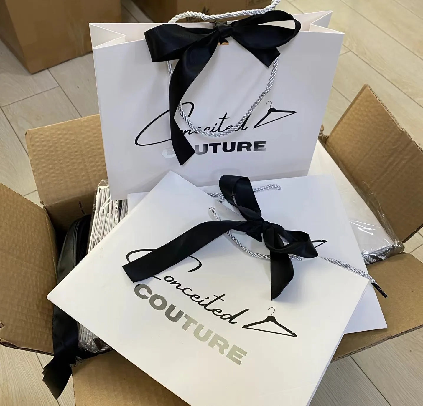 Customized Logo Luxury Black Color Gift Paper Package Shopping Bags With Handles