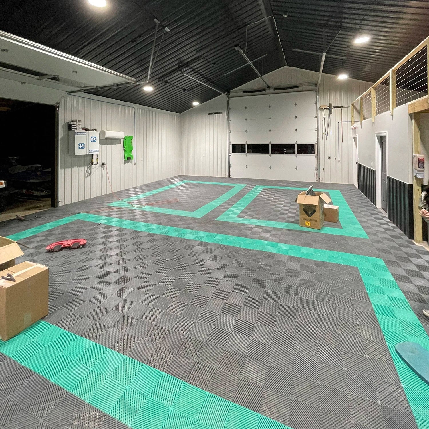 2023 Economical Beautiful Various Colors Residential Garage Floor Mat Tile for Auto Shop and Car Wash Shop