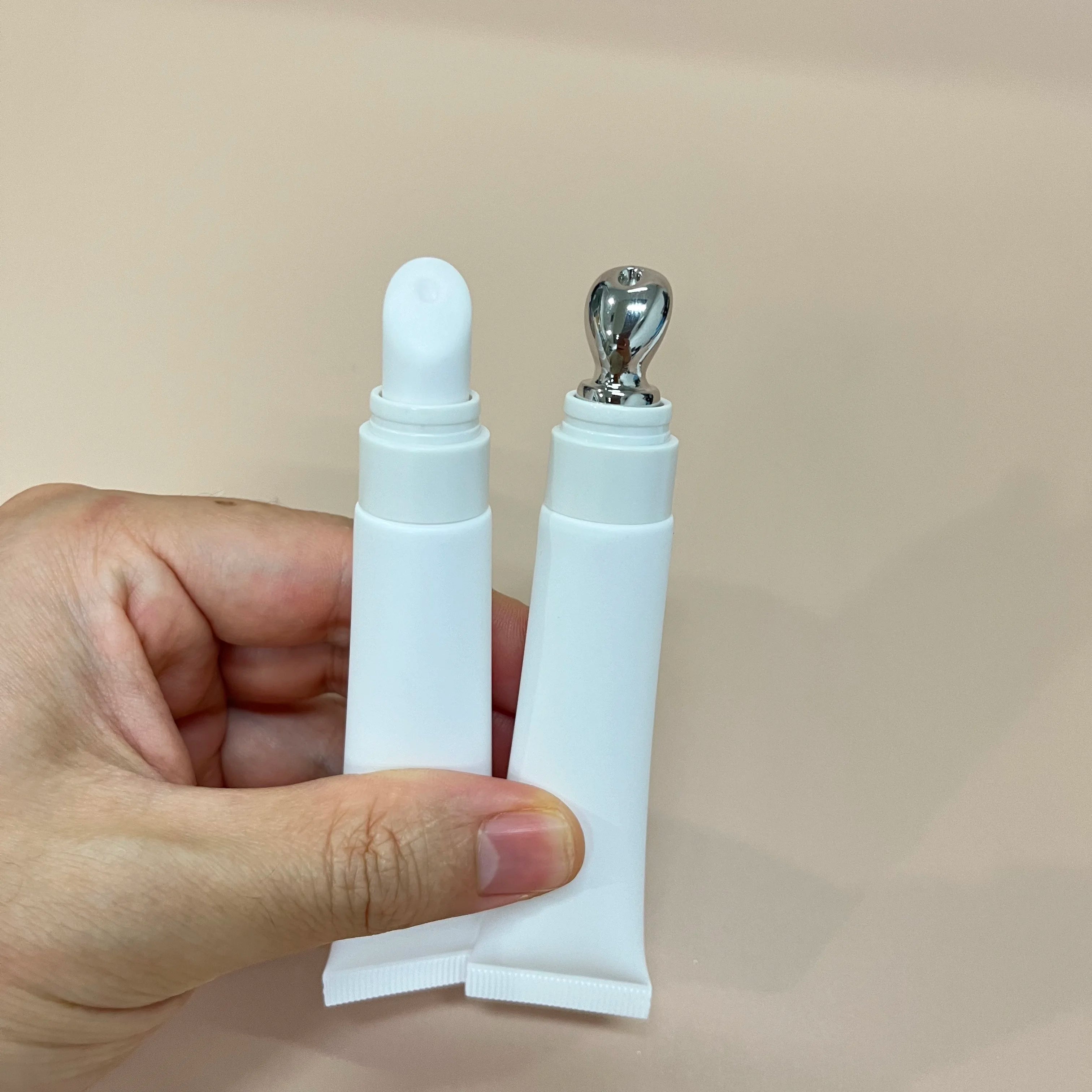 New Arrivals White Packaging Cooling Applicator Shea Butter Peptide Lip Butter Balm Private Label