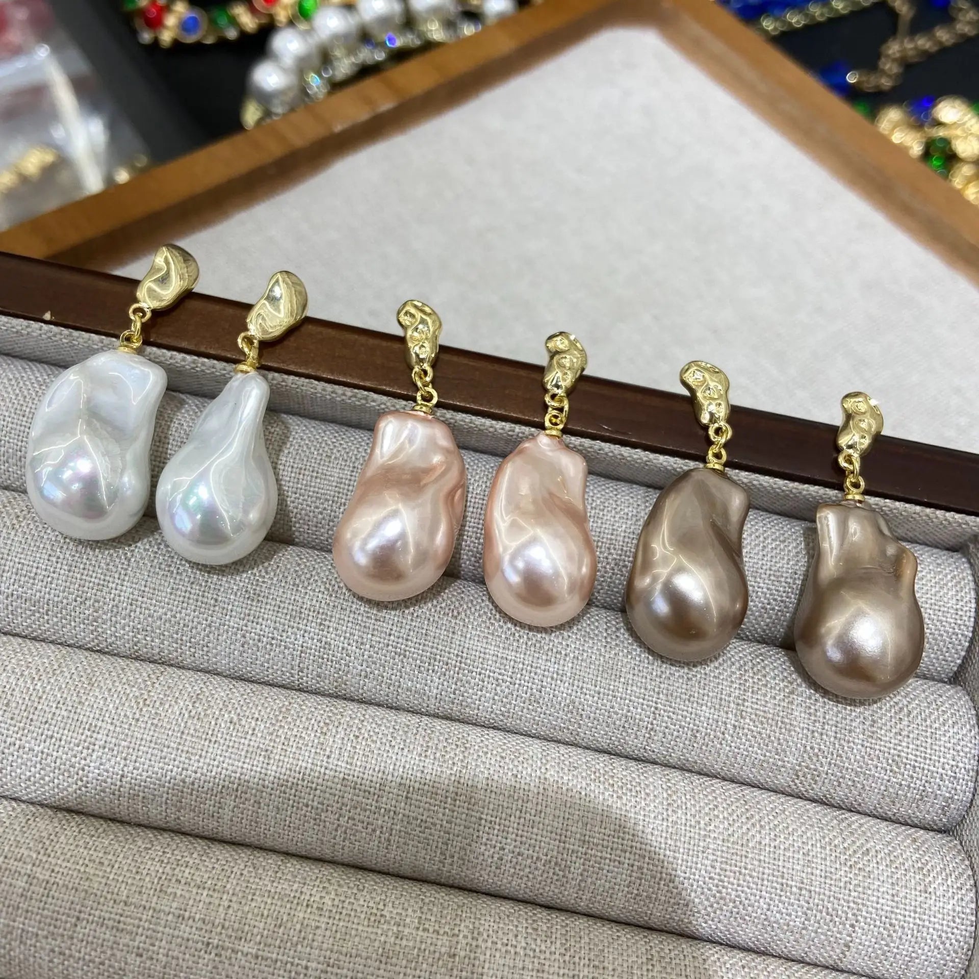 Maiou Designer Elegant Vintage 18K Gold Plated Irregular Shell Pearl Drop Earrings for Women Jewelry Wedding and Engagement