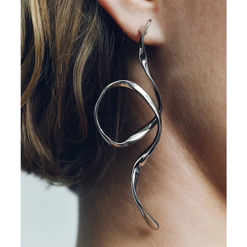 2023 New Arrival Fashion Jewelry New Alloy Exaggerated Earrings for Women Design Asymmetrical Minimalist Geometric Earrings