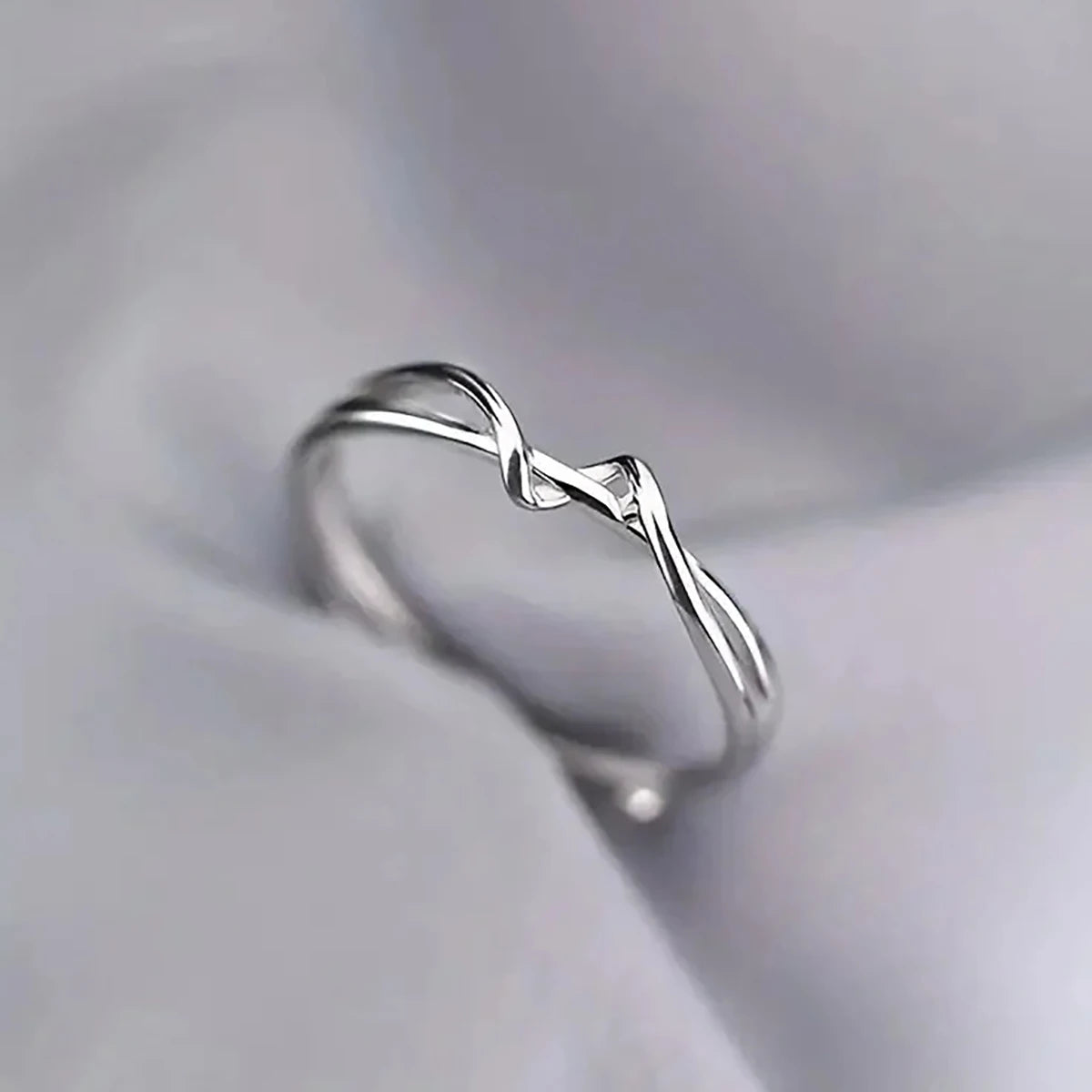 Huitan S925 Minimalist Style Twist Design Thin Finger Ring Women Wedding Engagement Rhodium Plated Rings Sterling Silver Jewelry