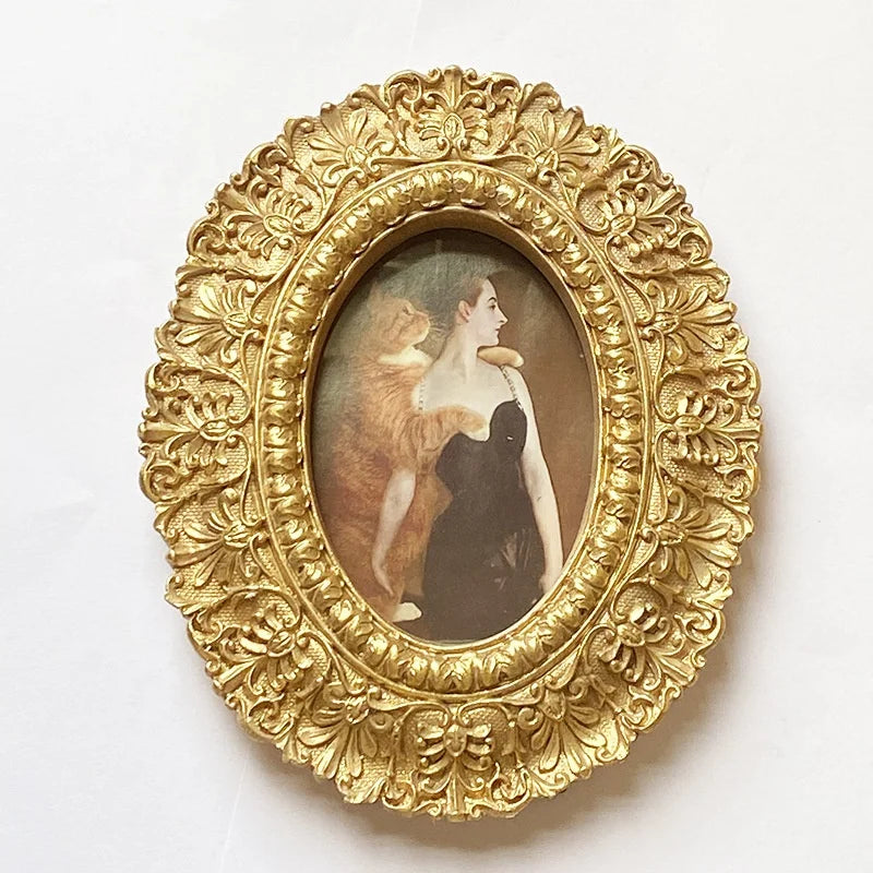 European Wholesale Eco-Friendly Resin Photo Frame Wall Hanging Sculpture Custom Color Children's Model Artificial Figurine Style