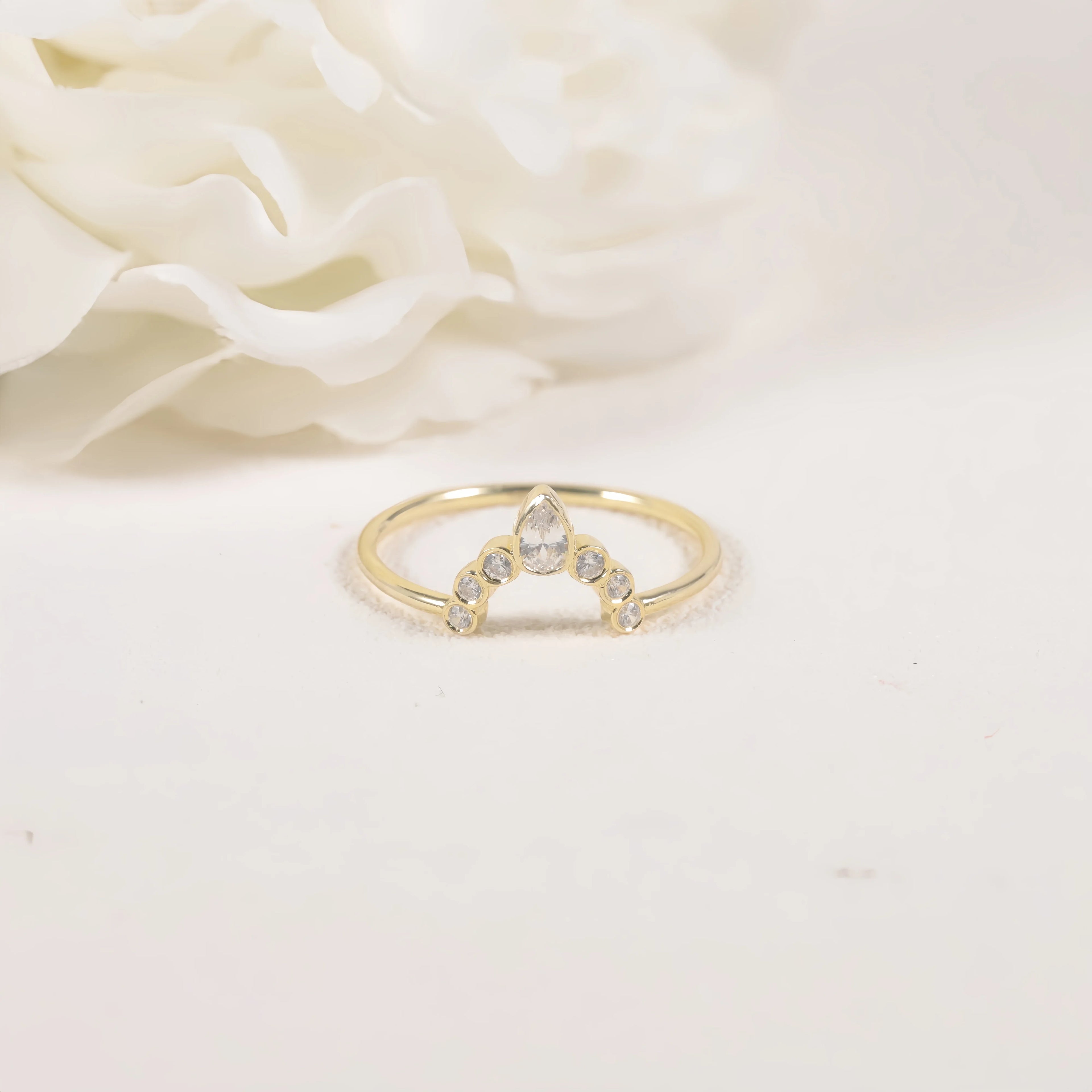Stacked Matching Rings 14Kt Au750 Gold U Shape Pear Cut Lab Grown Diamond Gold Curved Ring Band for Wedding Engagement