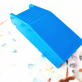 Professional Tablet Cutter Easy to Use PP Material Pill Box with Accurate Splitter Cuts Tablets in Half or 1/4
