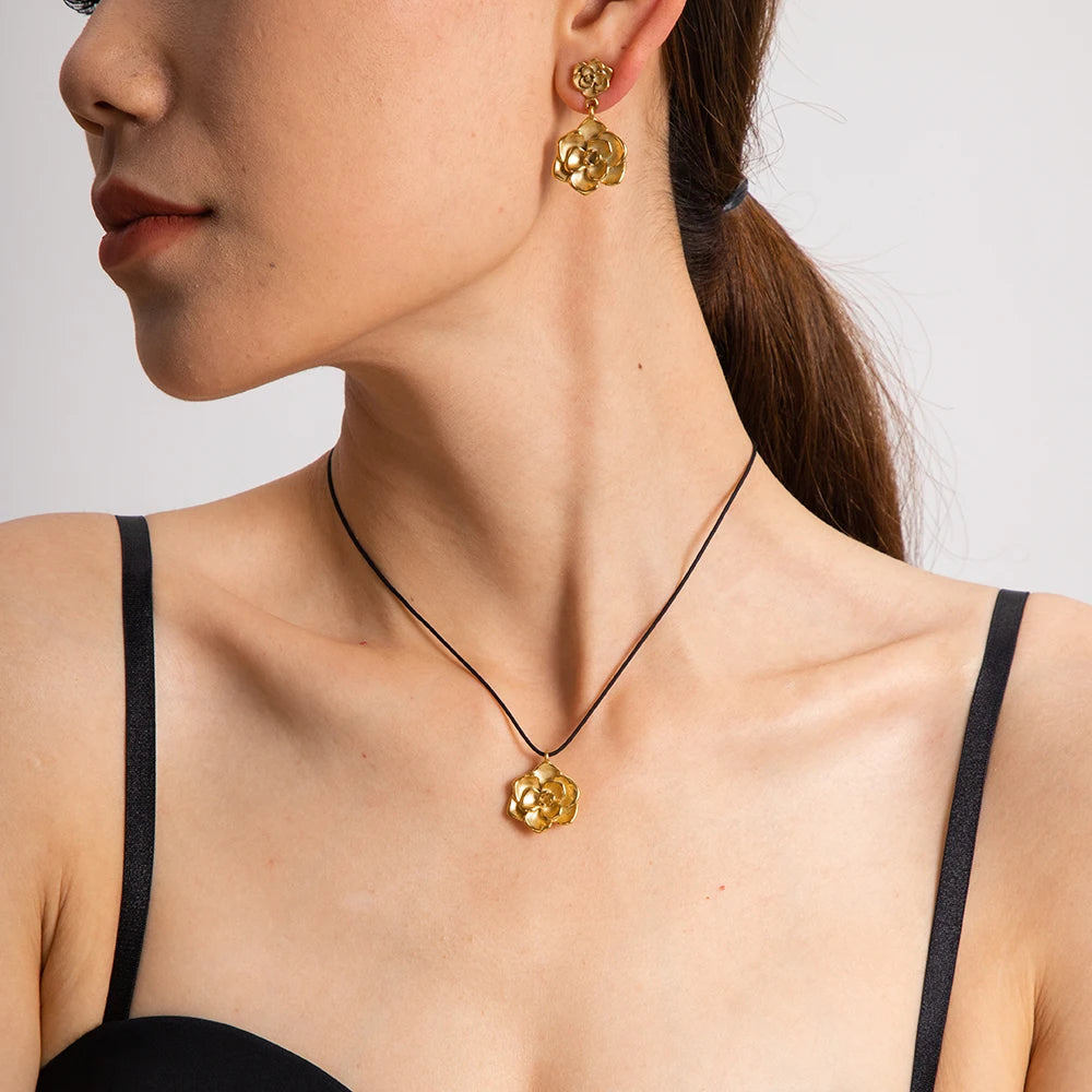 J&D Dainty Luxury 18K PVD Plated Stainless Steel Necklaces Women Gold Camellia Flower Pendant Necklace