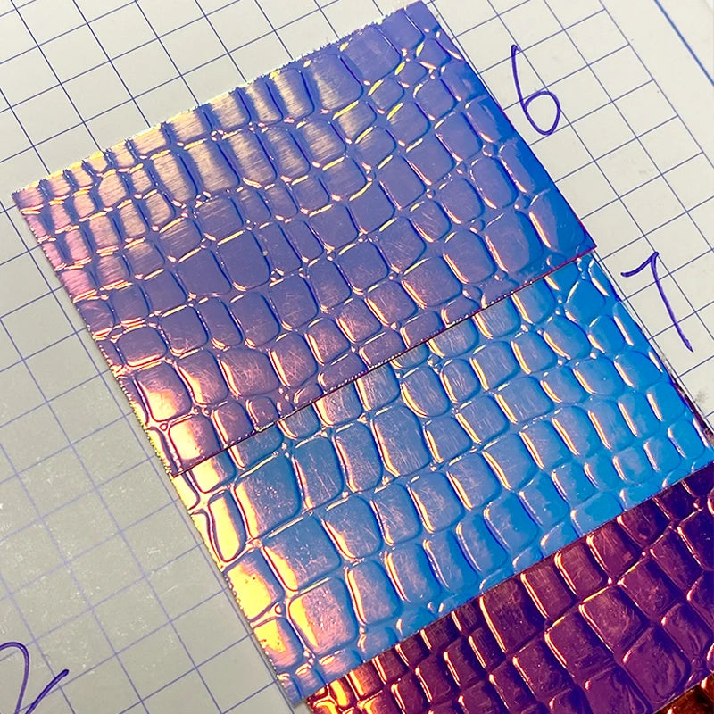 Laser Crocodile Embossed Design Artificial Reflective Fabric Holographic Woven Full Grain PU Synthetic Leather for Bag
