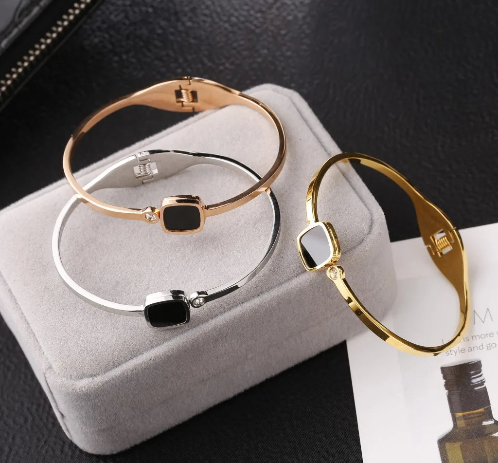 Tarnish-Free 18K Gold Stainless Steel Square Black Enamel Fragrance Perfume Diffuser Bracelets for Women Fashionable Bangles