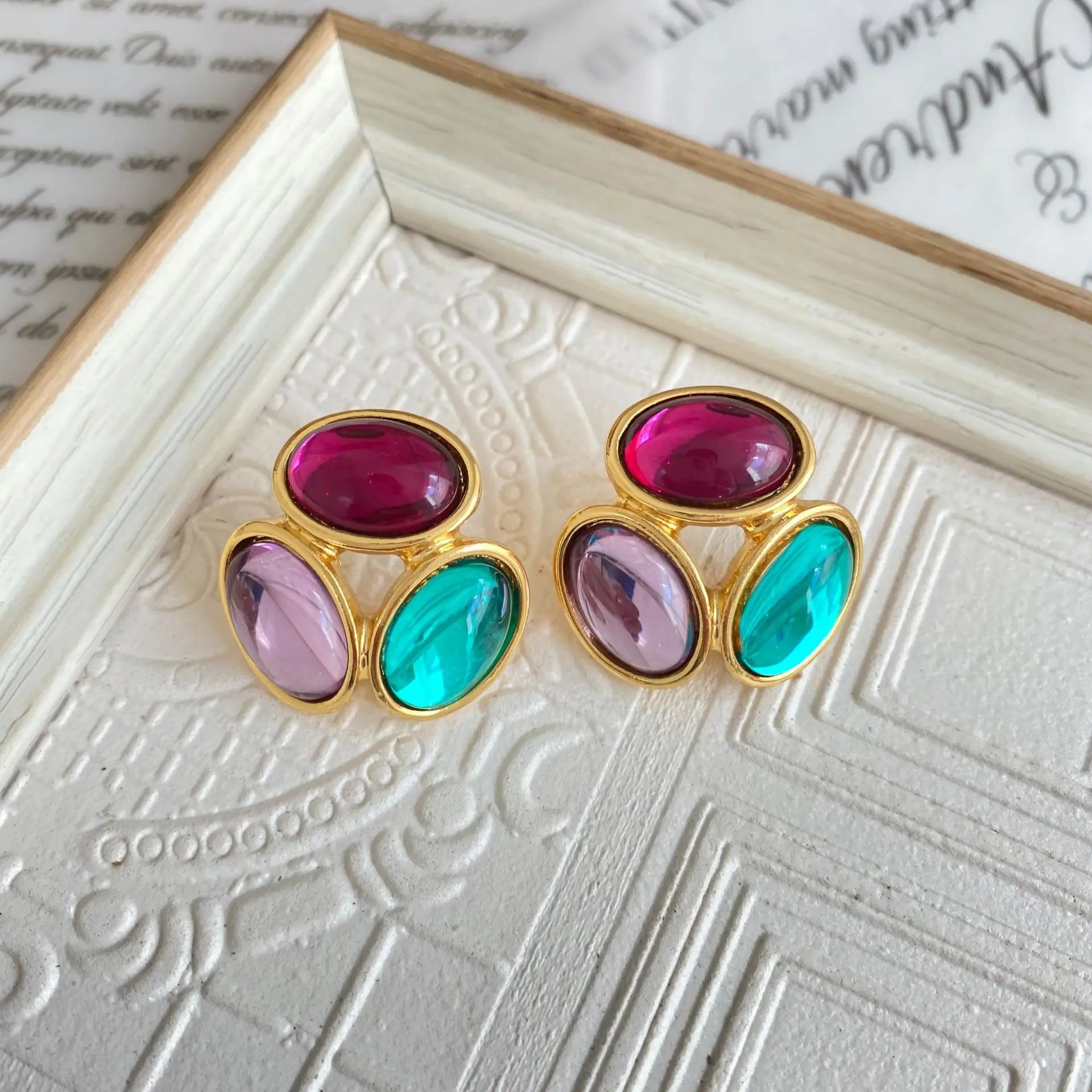 QUSEDINY Vintage Cluster 3 Colors Natural Stone Gold Plated Copper Colorful Amethyst Stud Earrings