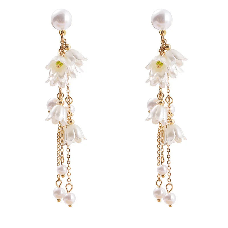 AA00941 Fashion Jewelry White Flower Long Tassel Earrings Pretty Simulated Pearl Drop Pierced Earrings for Women