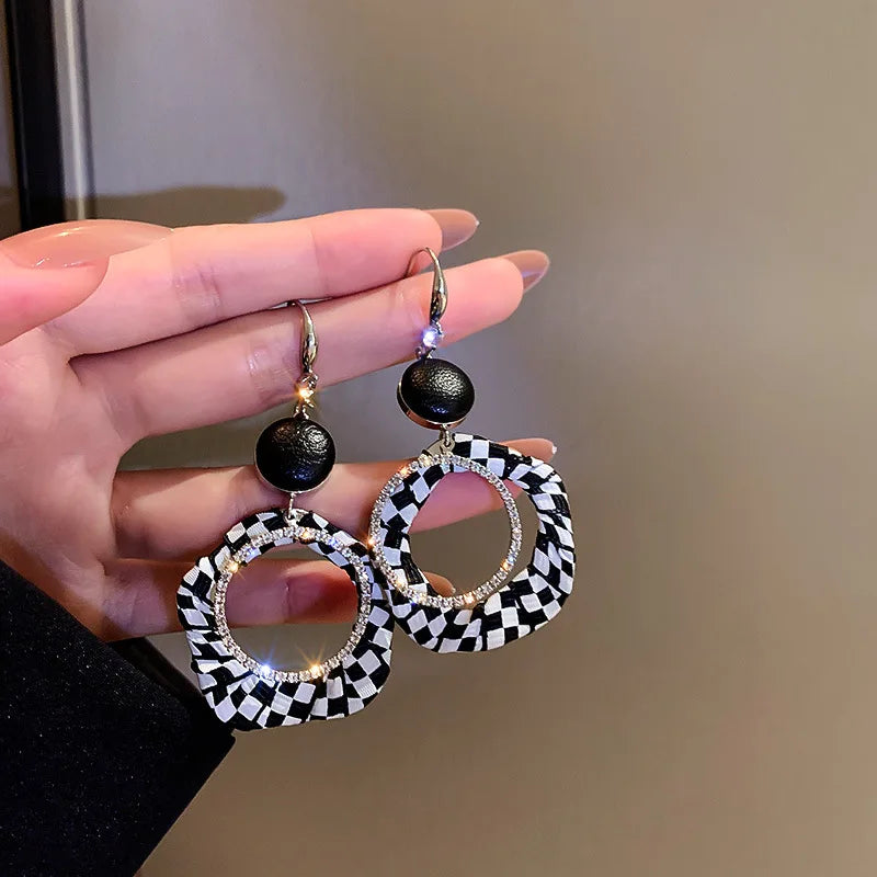 2025 Crystal Fashion Black & White Rhinestone Hoop Earrings Alloy Stud Earrings