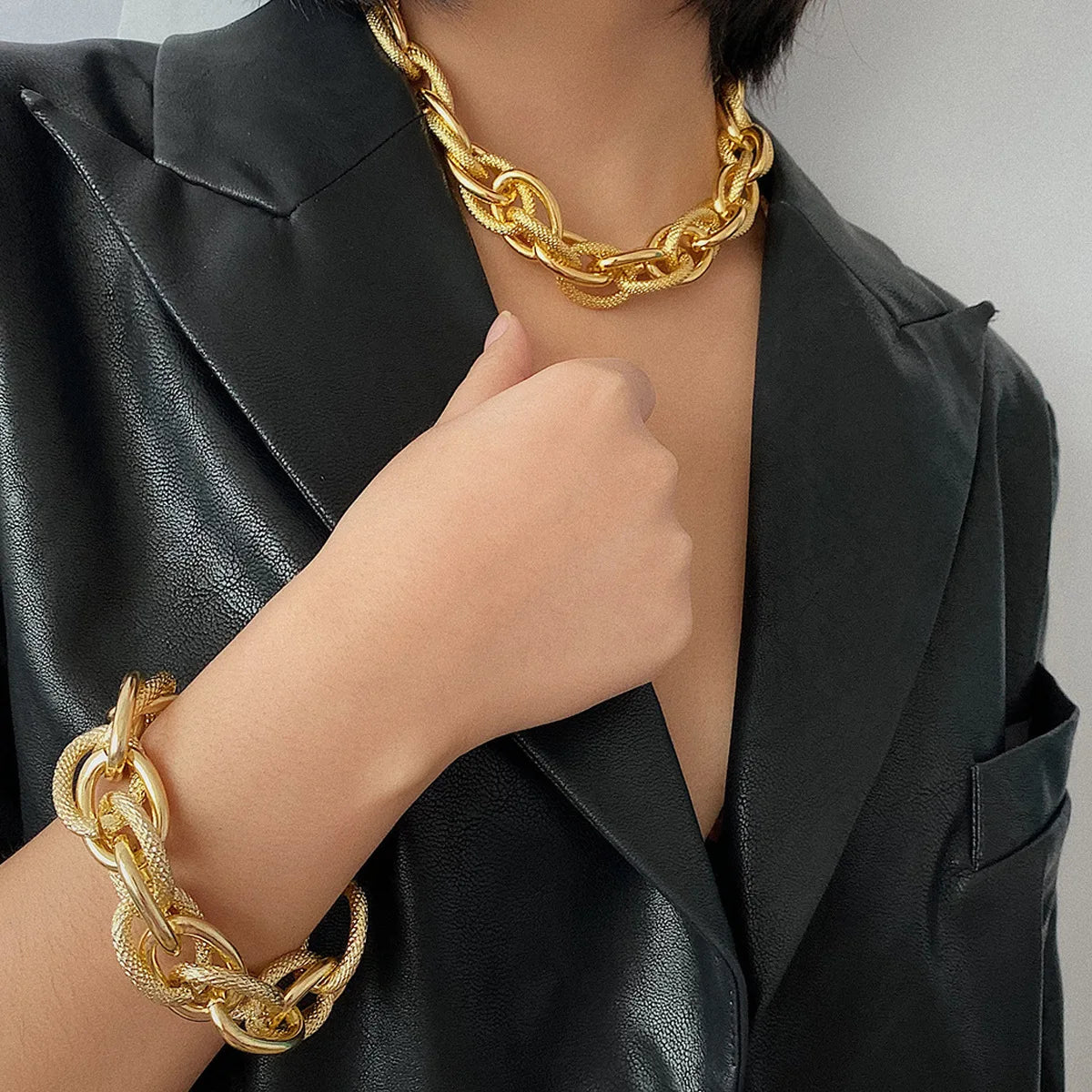 2023 New Arrival Fashion Jewelry Hip Hop Punk Style Exaggerated Necklace Women's Trendy Thread Chain Gold Necklace Bracelet