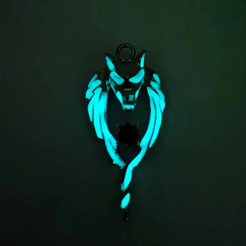 Gothic Glowing Necklace Chain Glow Retro Wolf Totem Pendant Necklace Glowing Charm Necklace Alloy Chain