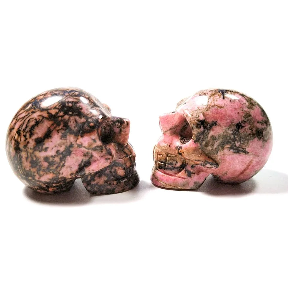 Huiying Charming Mini Sized China Stone 2 Inch Natural Hand Carved Paperweight Stone Skulls for Fengshui Decoration Crafts