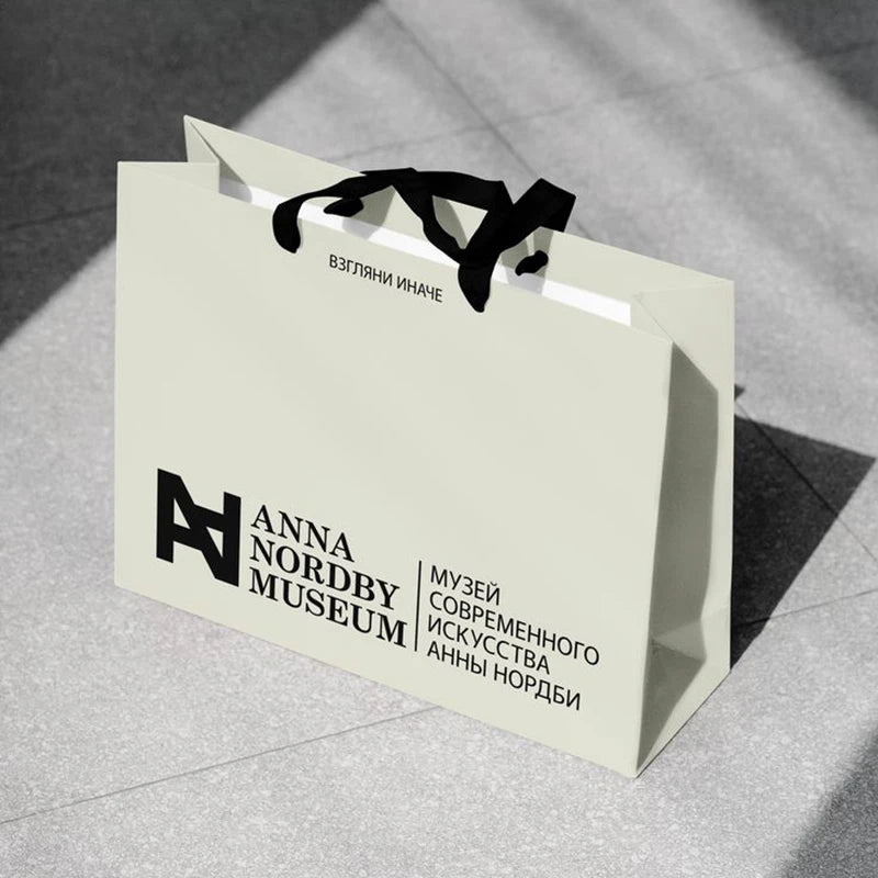 Best Selling Chinese Manufacturer Wholesale Custom Design Printed Logo Gift Packing Paper Bag with Handles Shopping Bag