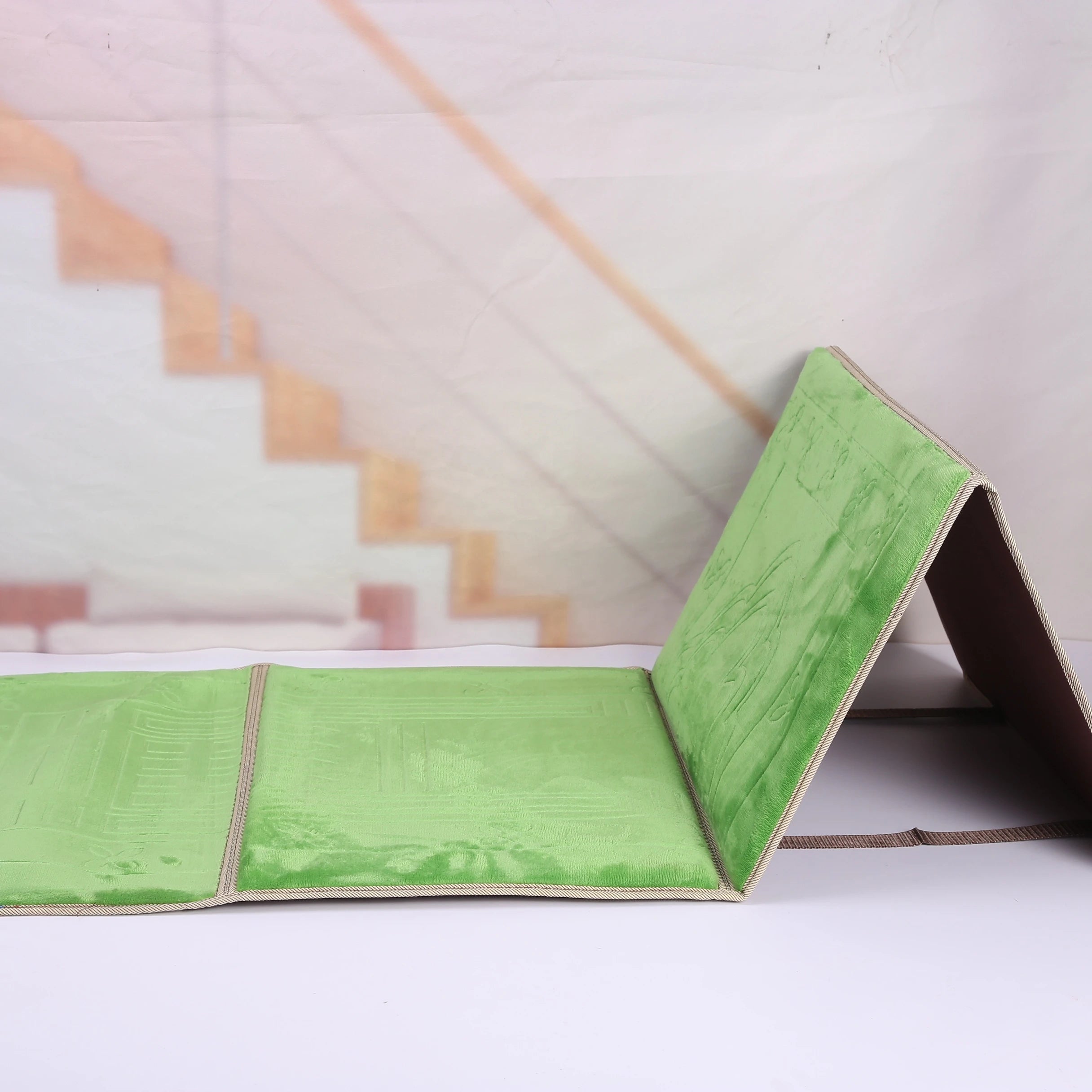 Super Soft Embossed Portable Velvet Islam Sajada Chair Woven Prayer Mat for Ramadan