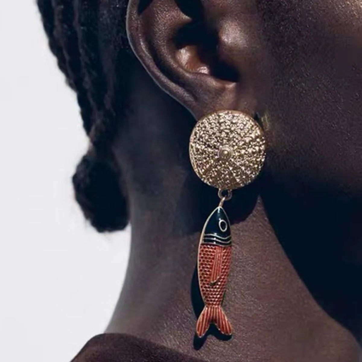 KAIMEI 2025 New Arrival Fashion Jewelry Luxury Seaside Earrings Simple Animal Pendant Round Earrings Retro Fish Drop Earrings