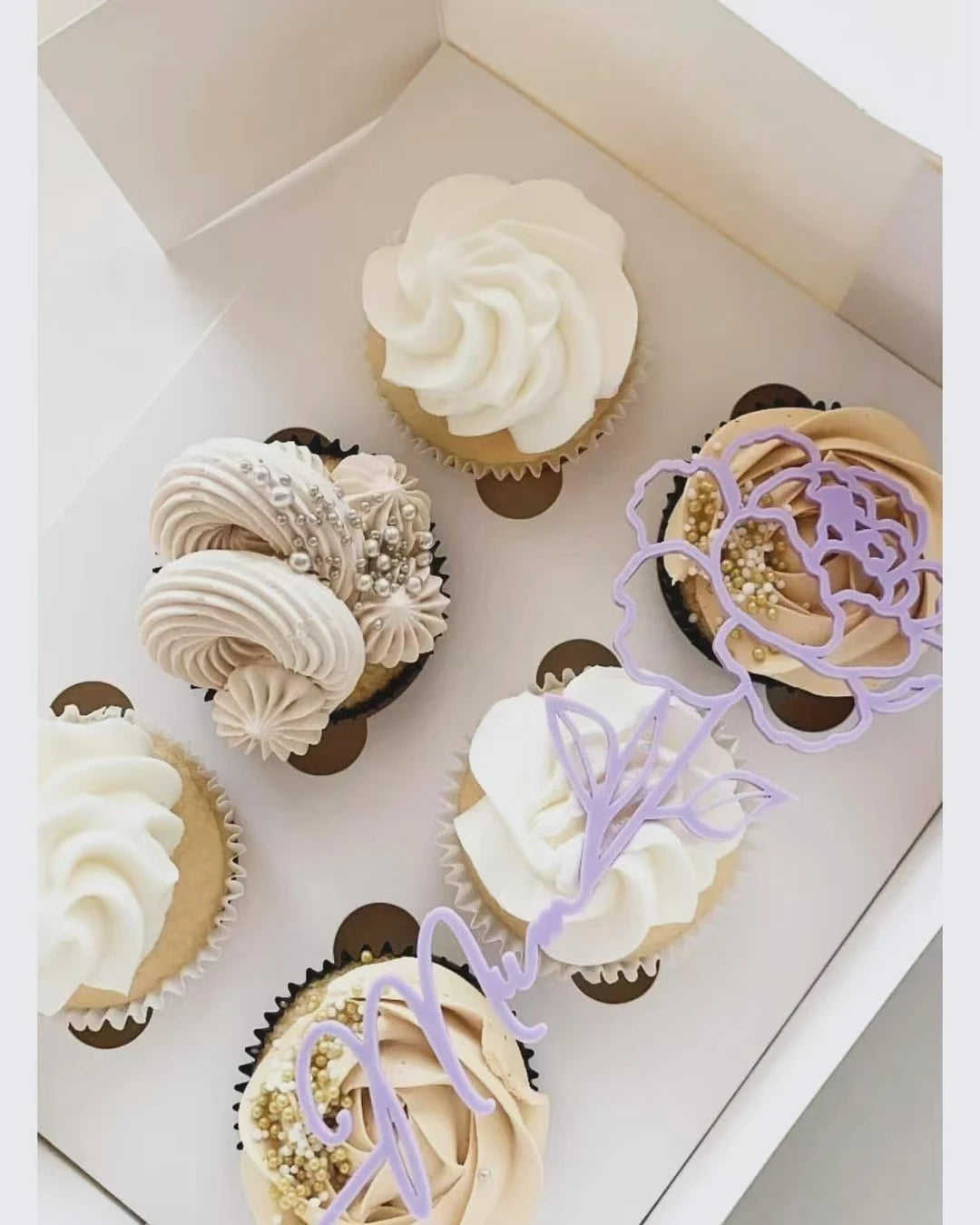 Mum Flower Acrylic Cake Toppers for Mother's Day & Women's Day Decorations Essential Cake Decorating Supplies