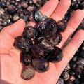 Wholesale 2 cm Polished Natural Raw Red Garnet Healing Crystals Angel Style Home Decoration Crystal Crafts
