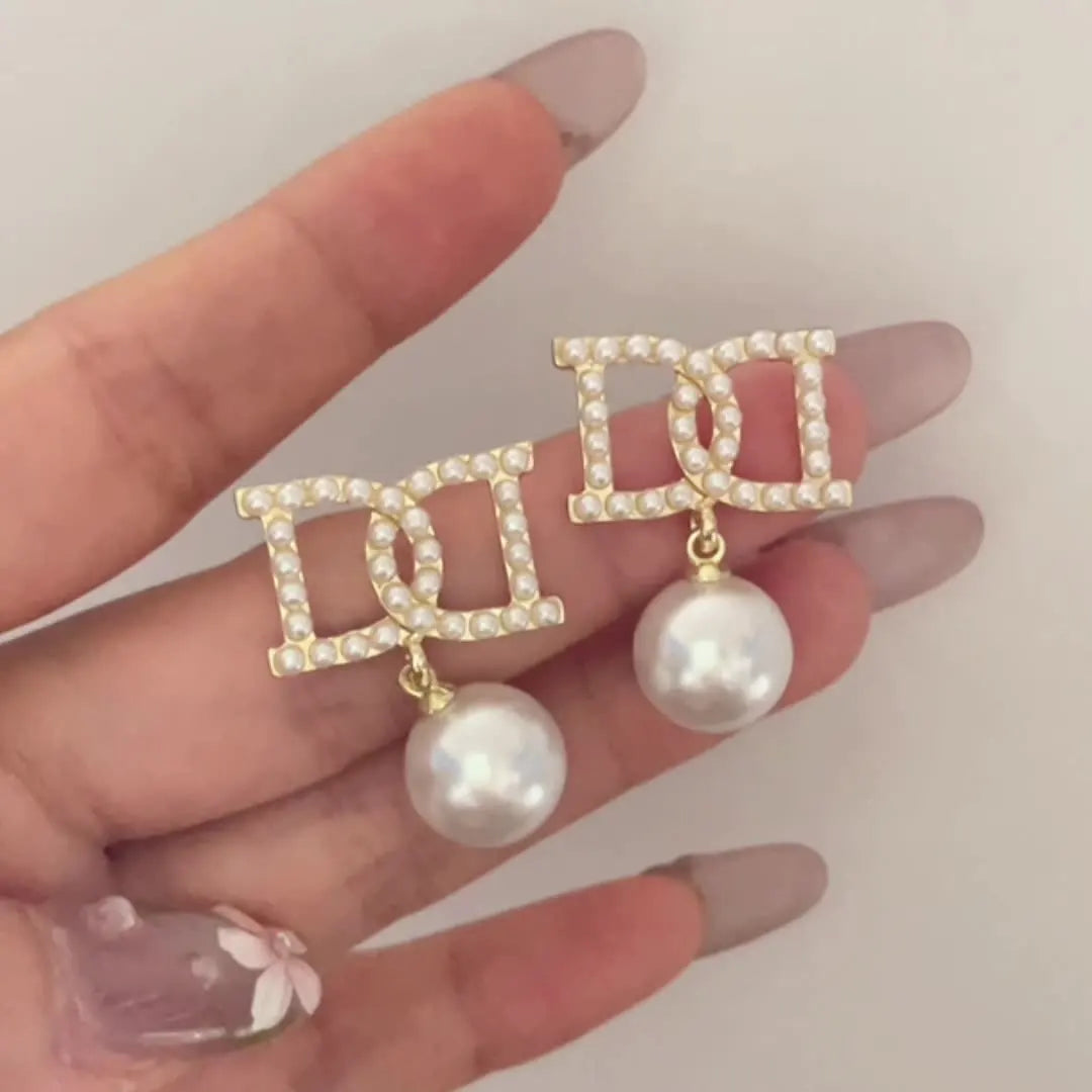 Double D-letter Pearl Earrings for Women French Baroque Style Retro Earrings