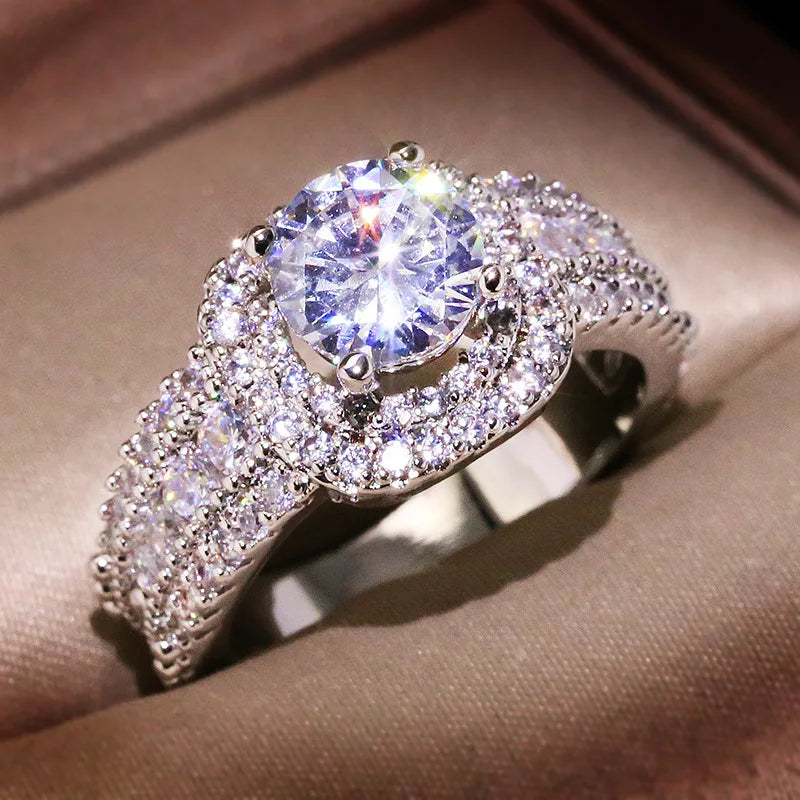 Trendy Women Rings Brilliant Cubic Zirconia Luxury Engagement Rings Fashion Full Diamond Wedding Rings Jewelry