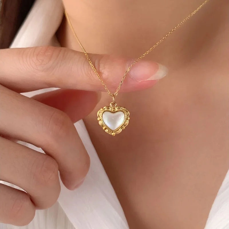 MICCI Wholesale 18K Gold Plated Stainless Steel Jewelry Vintage Return Peach Chunky Heart White Shell Charm Pendant Necklace