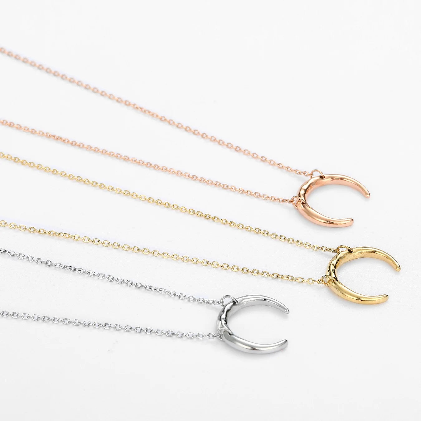 EManco Fashion New Moon Pendant Necklace 316l Stainless Steel Moon Crescent Pendant Necklaces