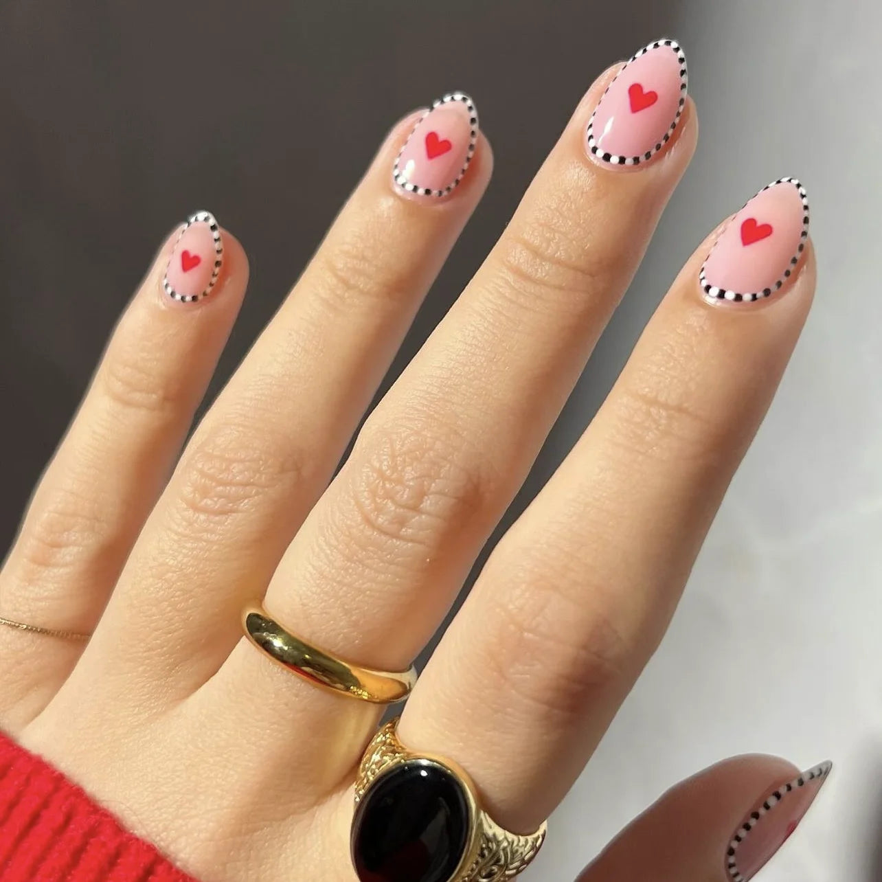 24 Pcs Black and White Striped Short love Heart Valentine's Day Nail Tip Short Almond Art Acrylic Press on Nails 3631