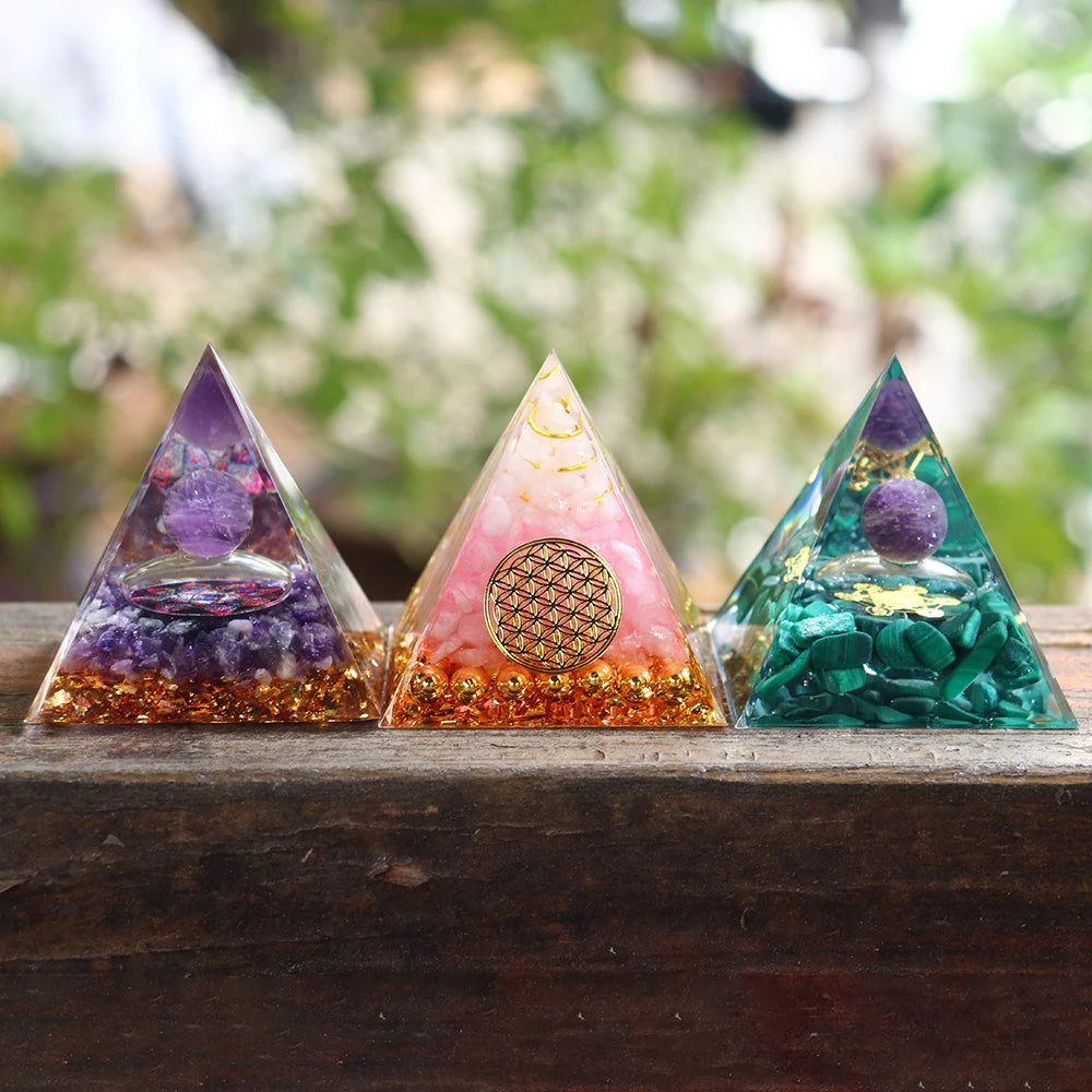 Wholesale 5cm Chakra Energy Organite Pyramid Natural Healing Gemstone for Home Decoration